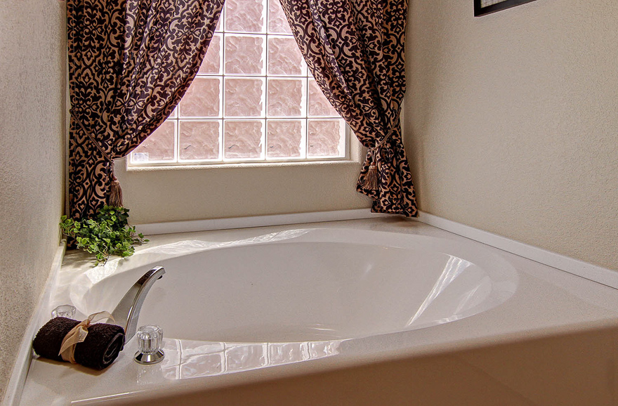 Poinciana-SR3252-master-bath-tub